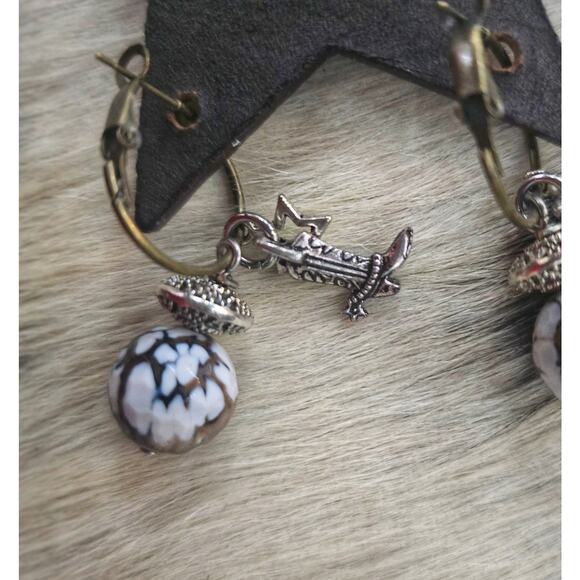 Mini boot dangle earrings - Picture 2 of 2